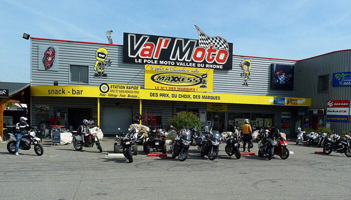 motorcycle rental Maxxess Valence