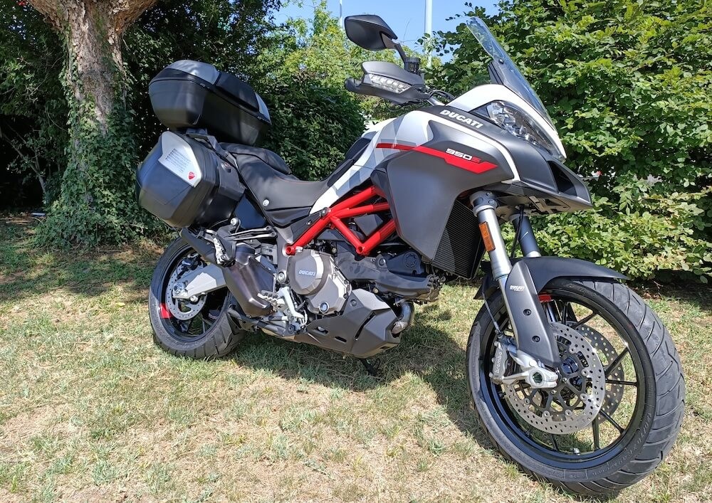 Location moto Pau KTM 790 Duke L 1