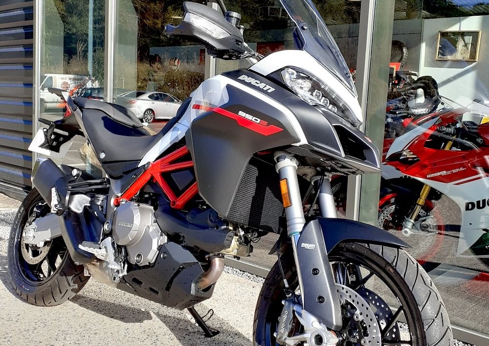 Location moto Pau KTM 790 Duke L 1