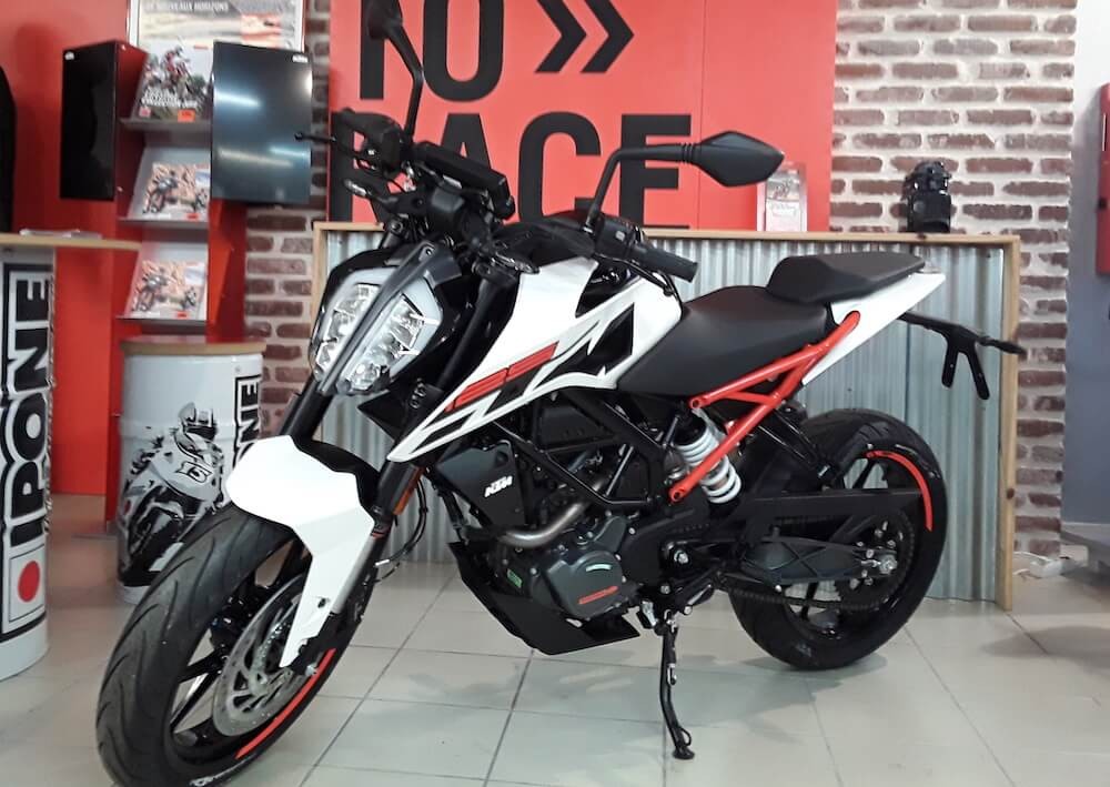 Location moto Les Sables-d'Olonne KTM 125 Duke 2