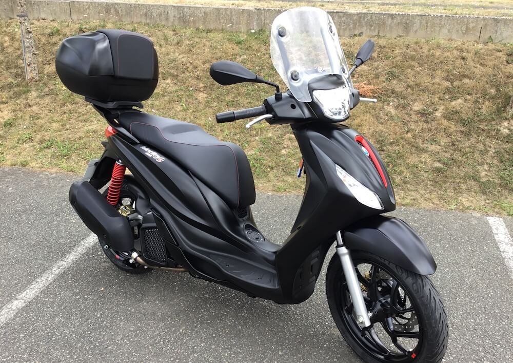location moto Mayenne (ville) Vespa 125 Medley 10825