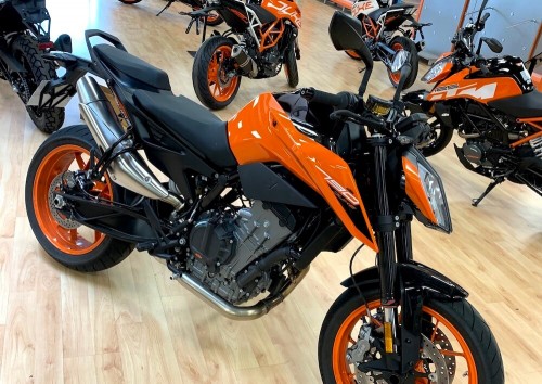 location moto angouleme Suzuki 650 SV ABS 2