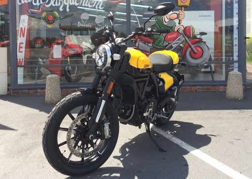 Location moto Carentan Ducati 800 Scrambler 2