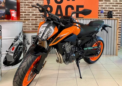 Location moto Les Sables-d'Olonne KTM 790 Duke 1