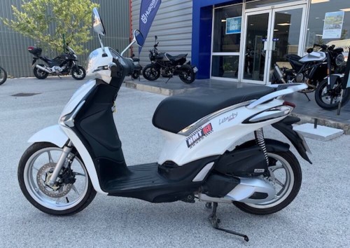 location scooter Hyeres Piaggio 125 Liberty 2