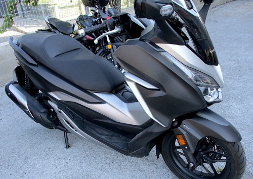 Location scooter Montpellier Honda 125 Forza 1