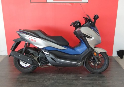 location scooter Rennes Honda Forza 125 9060