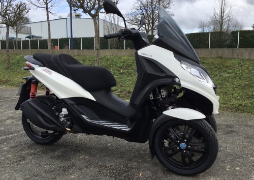 location scooter Mayenne (ville) Piaggio MP3 300 HPE 12150