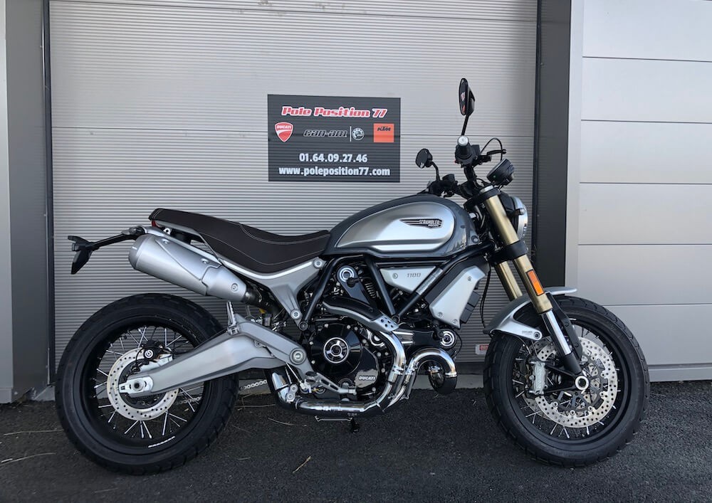 Location moto Laval Ducati 400 Scrambler 1