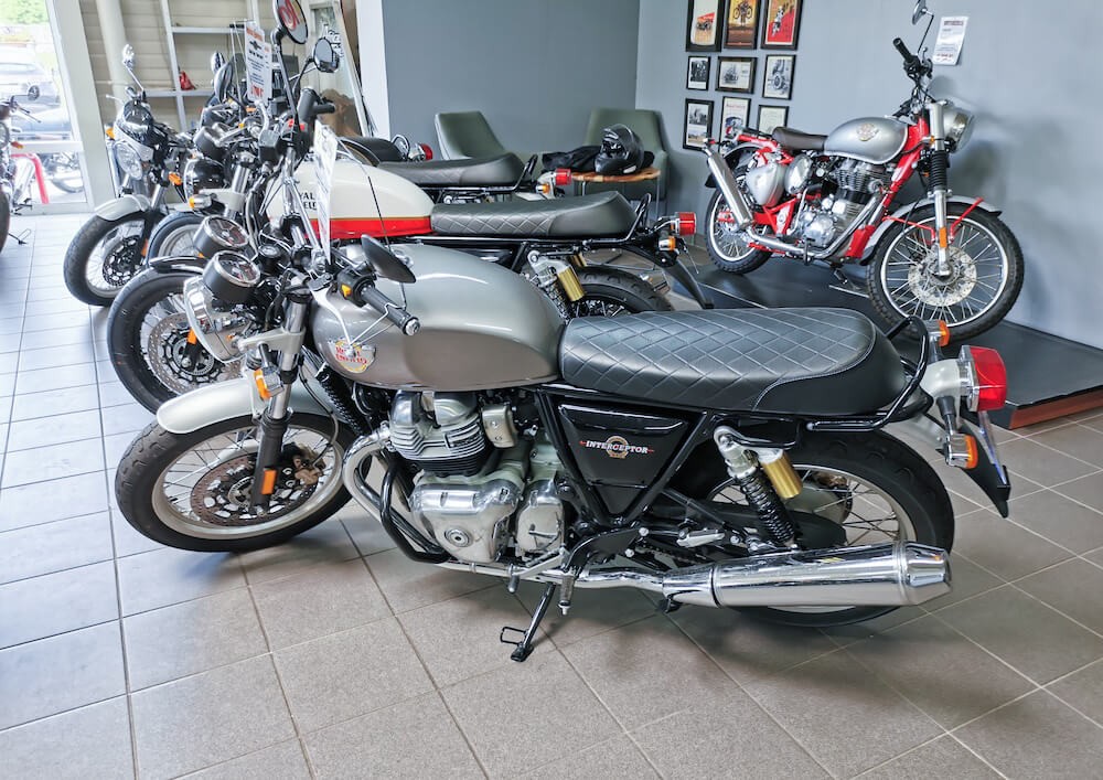 Location moto Laval Ducati 400 Scrambler 1