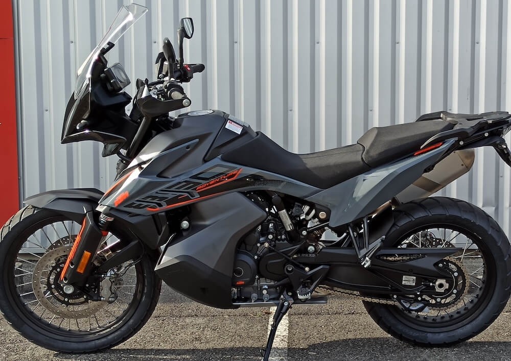 Location moto Laval Ducati 400 Scrambler 1