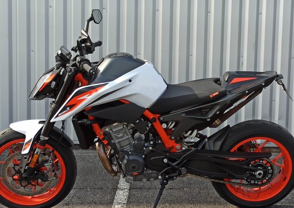 Location moto Laval Ducati 400 Scrambler 1