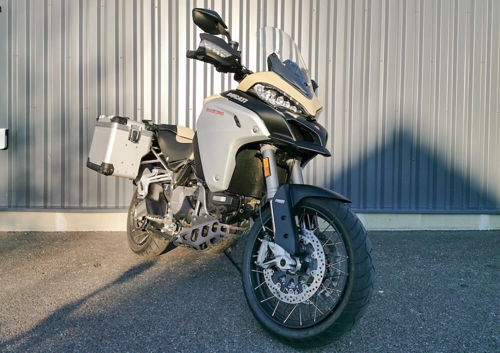 Location moto Laval Ducati 400 Scrambler 1