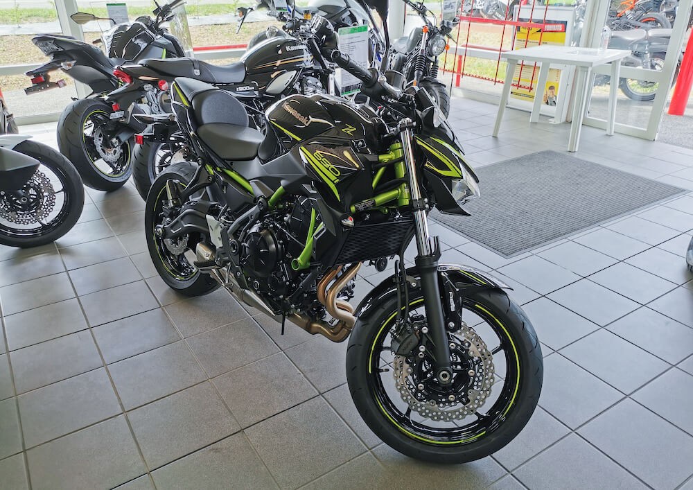 Location moto Laval Ducati 400 Scrambler 1