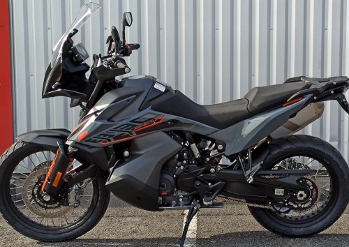 Location moto Laval Ducati 400 Scrambler 1