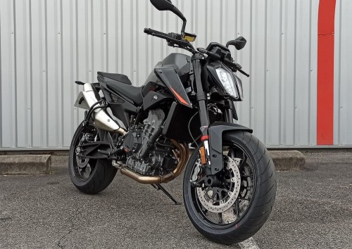 Location moto Laval Ducati 400 Scrambler 1