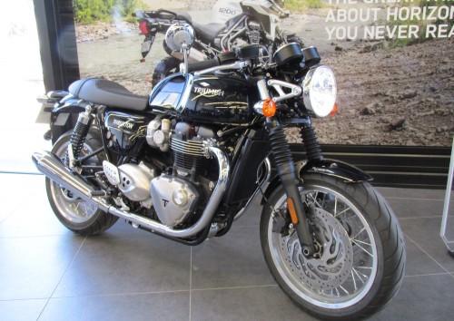 Location moto Saint-Lô Triumph Bonneville 1