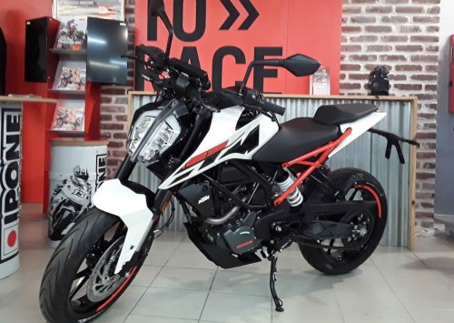 Location moto Lessay KTM Duke 7
