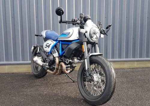 Location moto Laval Ducati 400 Scrambler 1